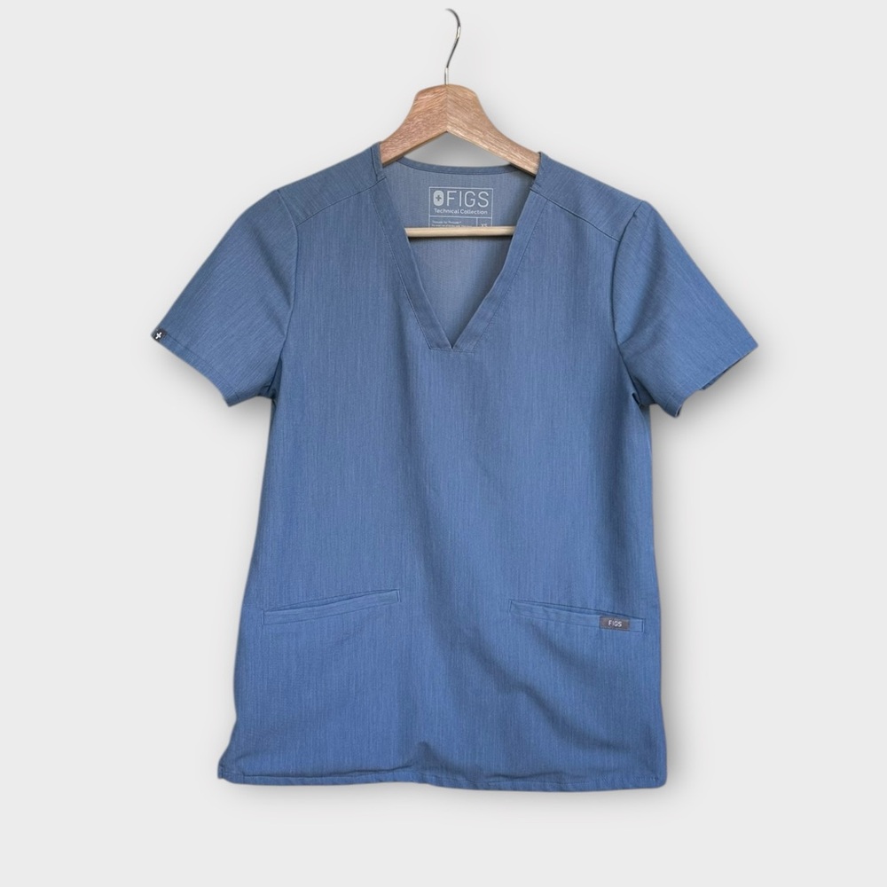 Figs Casma Three Pocket Scrub‎ Top in Heather Indigo, size XS